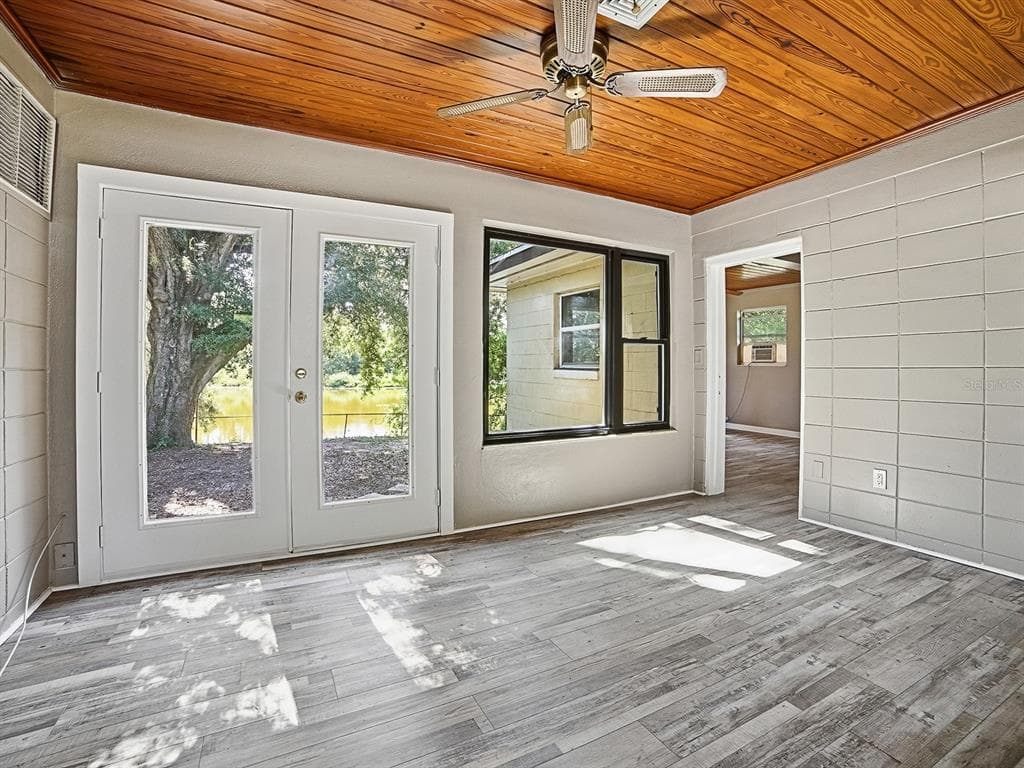 404 LOUIS STREET photo 15