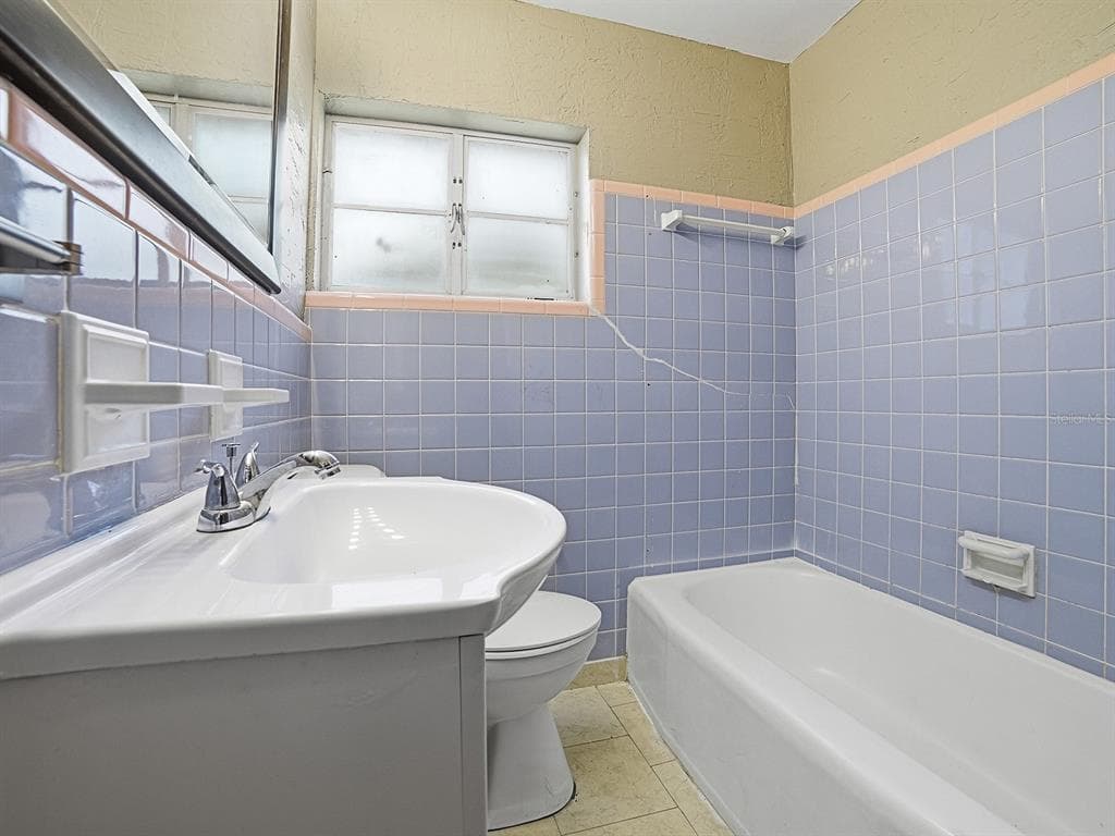 404 LOUIS STREET photo 19
