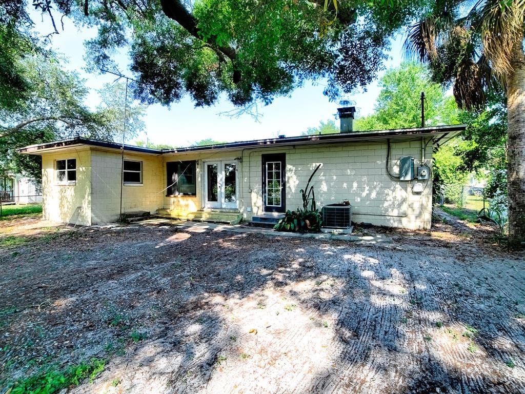 404 LOUIS STREET photo 25