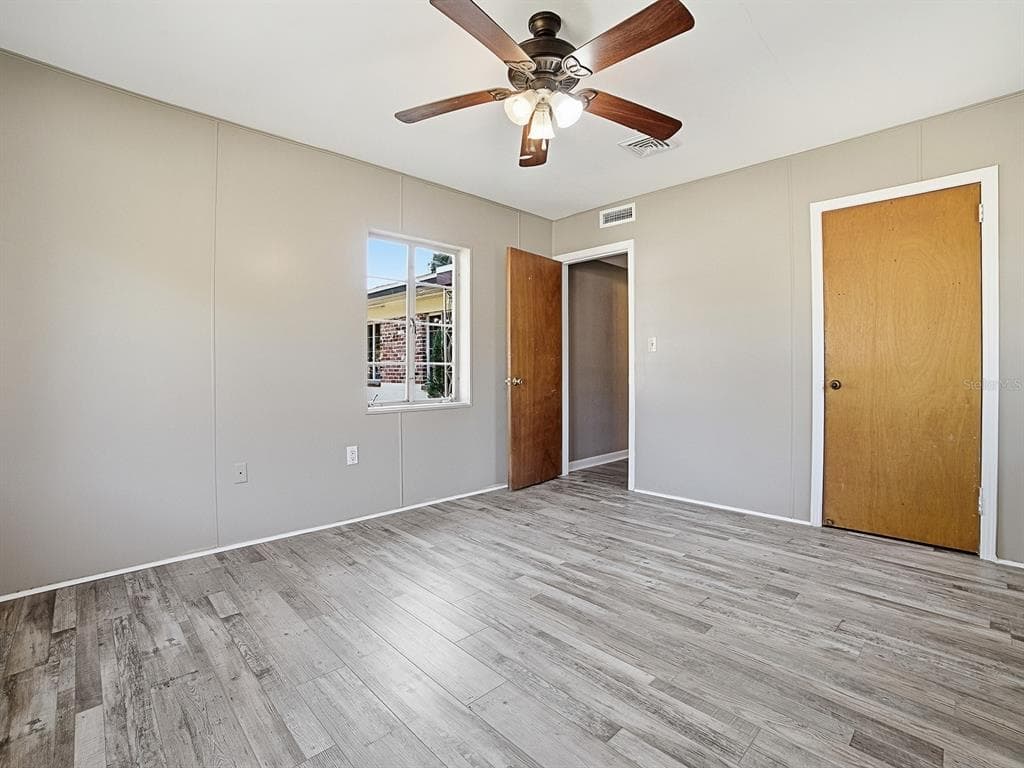 404 LOUIS STREET photo 21