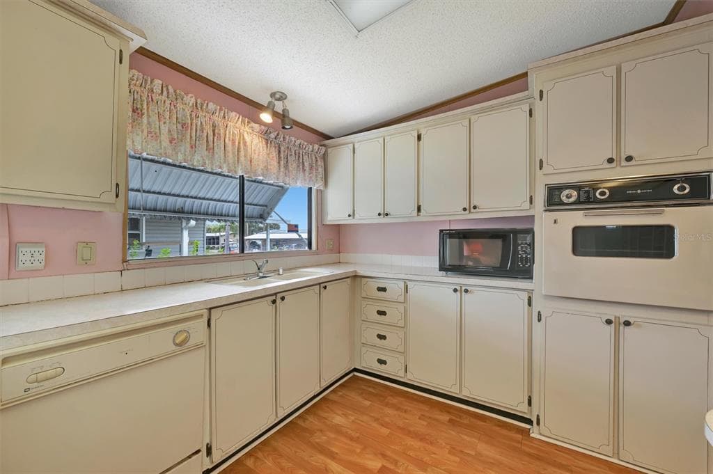 236 N SAINT THOMAS CIRCLE photo 7