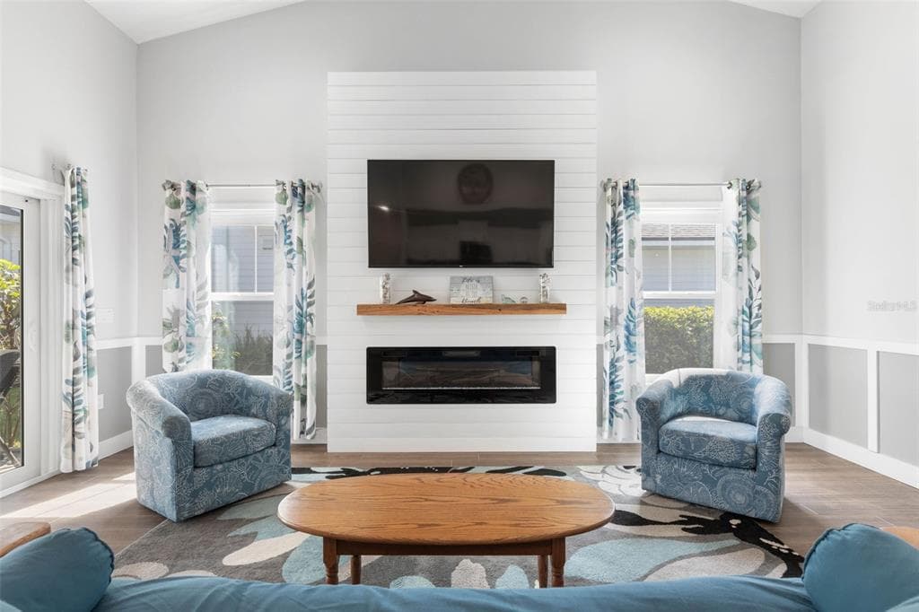127 SEASIDE POINT photo 12