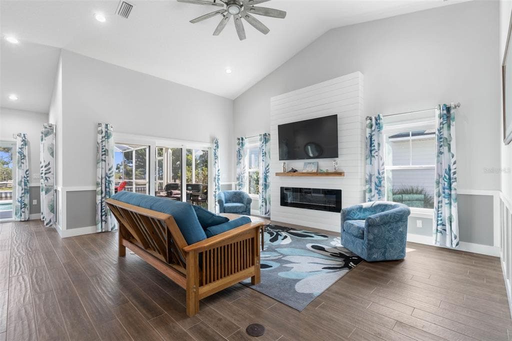 127 SEASIDE POINT photo 10