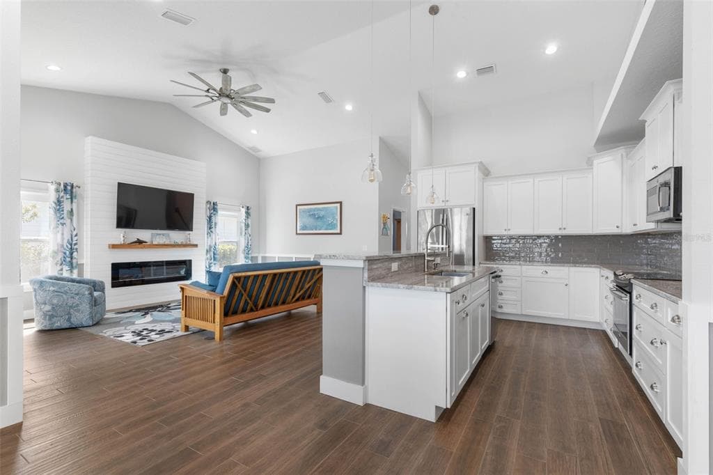 127 SEASIDE POINT photo 19