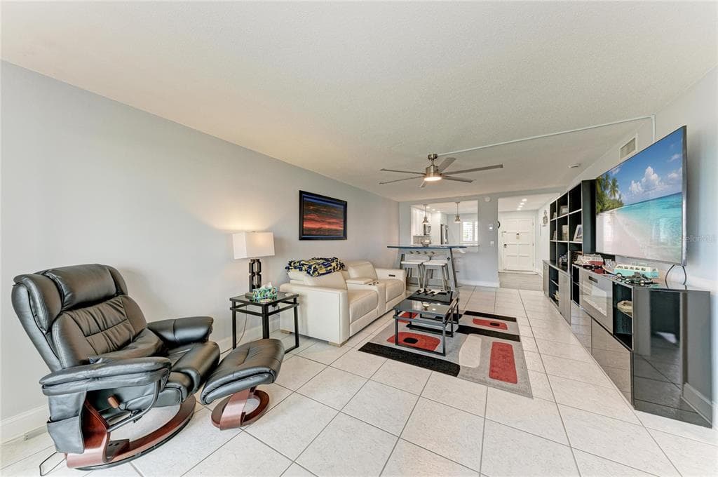 250 SANTA MARIA STREET 219 photo 18