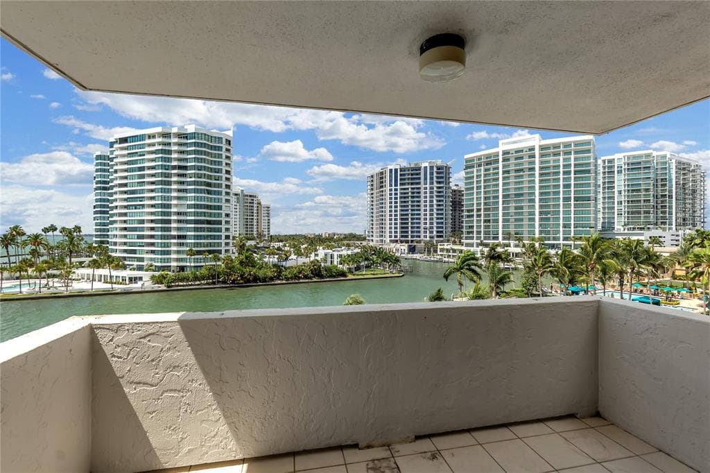 101 SUNSET DRIVE PH1 photo 2
