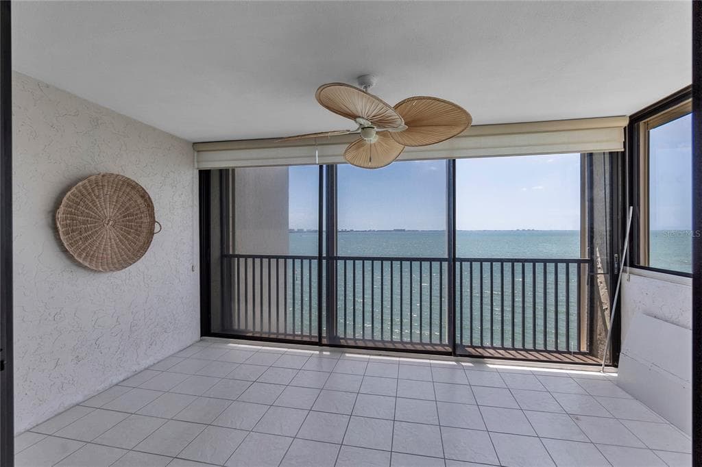 101 SUNSET DRIVE PH1 photo 3