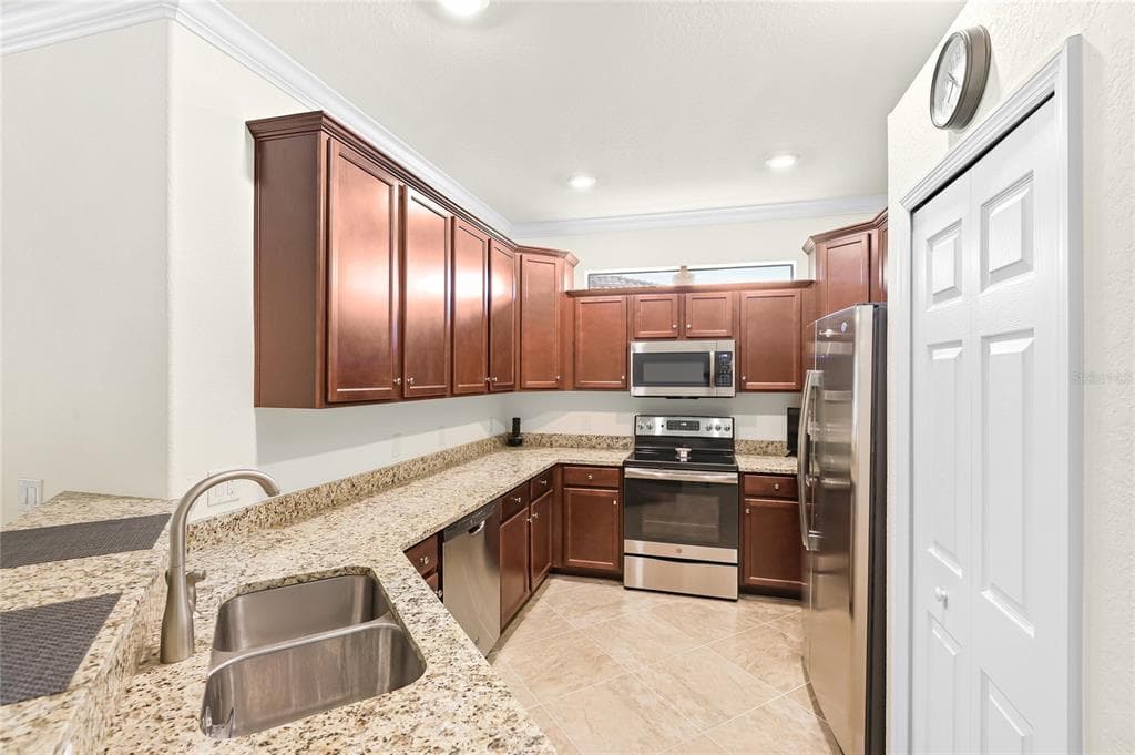12192 AMICA LOOP photo 12