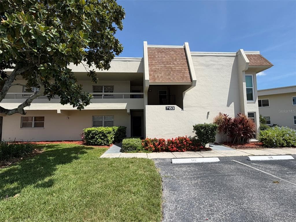 7153 W COUNTRY CLUB DR N 145 photo 1