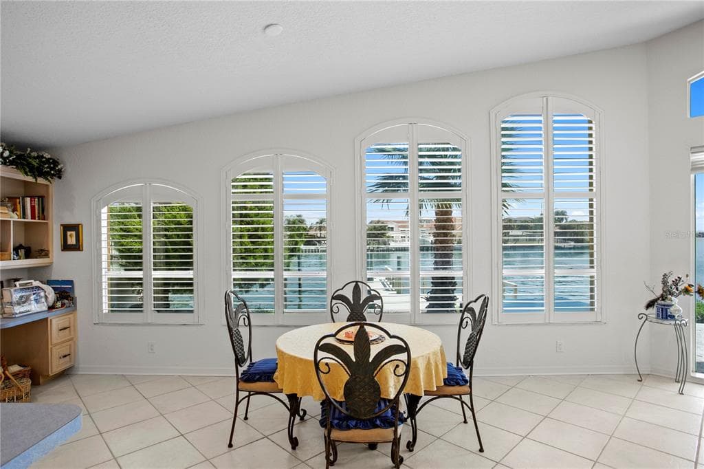 115 ALETA DRIVE photo 19