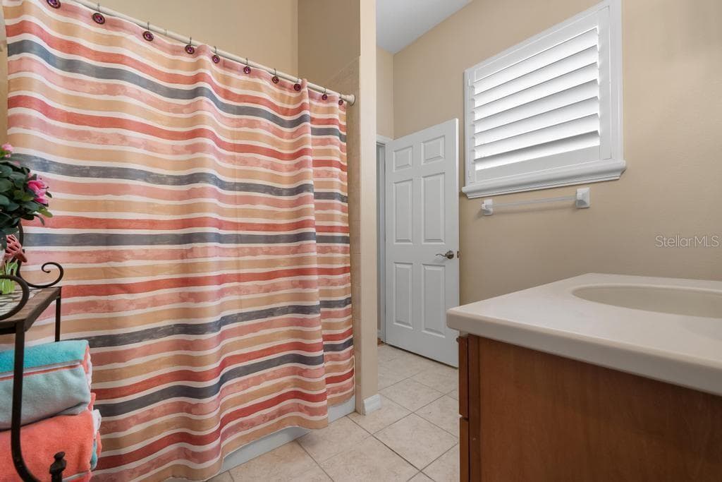 264 DAHLIA COURT photo 23