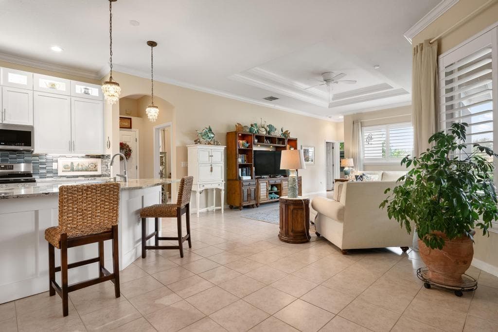264 DAHLIA COURT photo 6