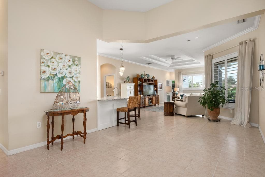 264 DAHLIA COURT photo 5
