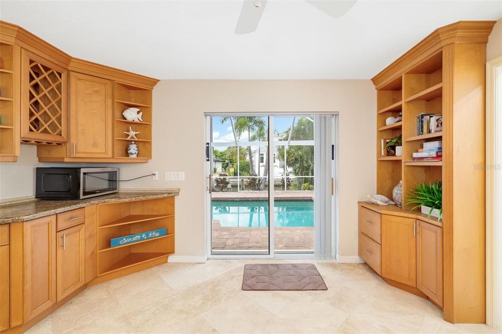 565 COMMONWEALTH PLACE photo 23