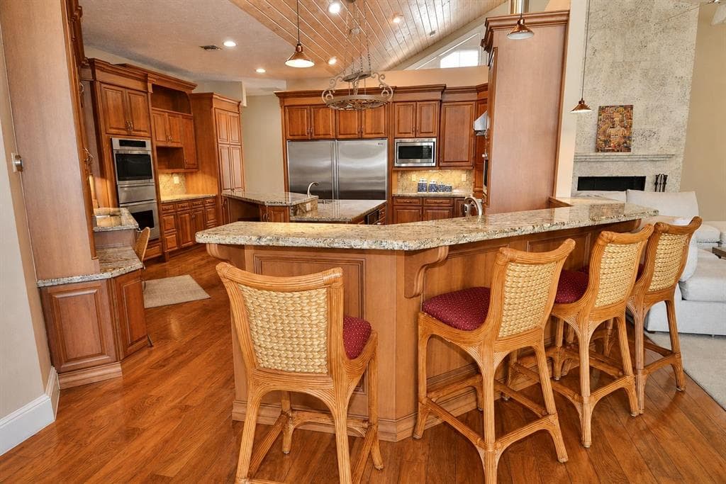 630 N RIVER ROAD photo 16