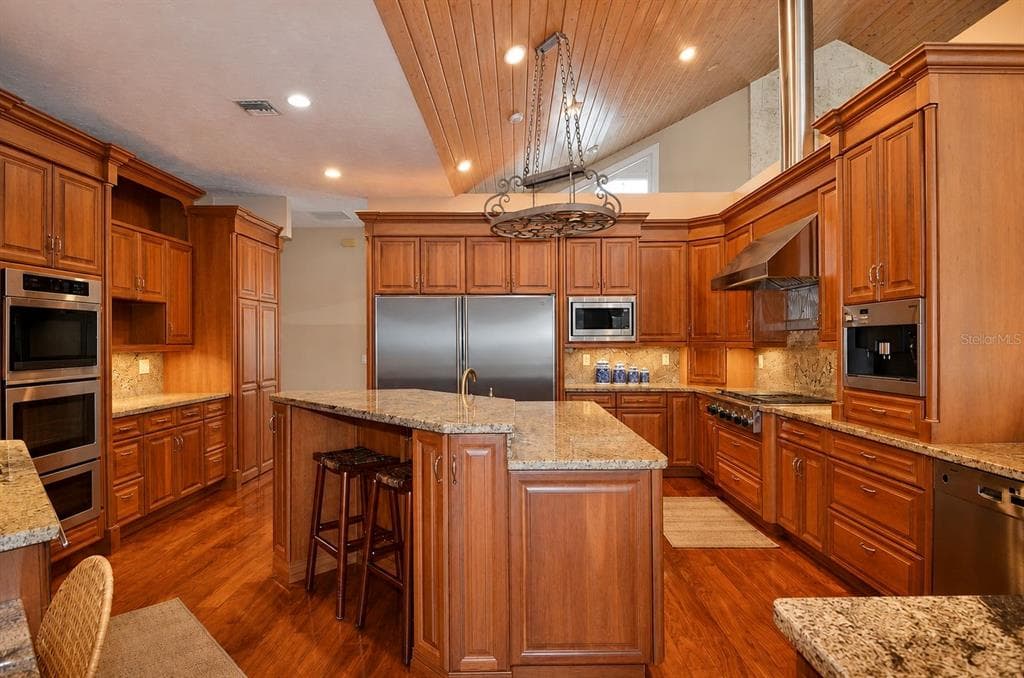 630 N RIVER ROAD photo 14