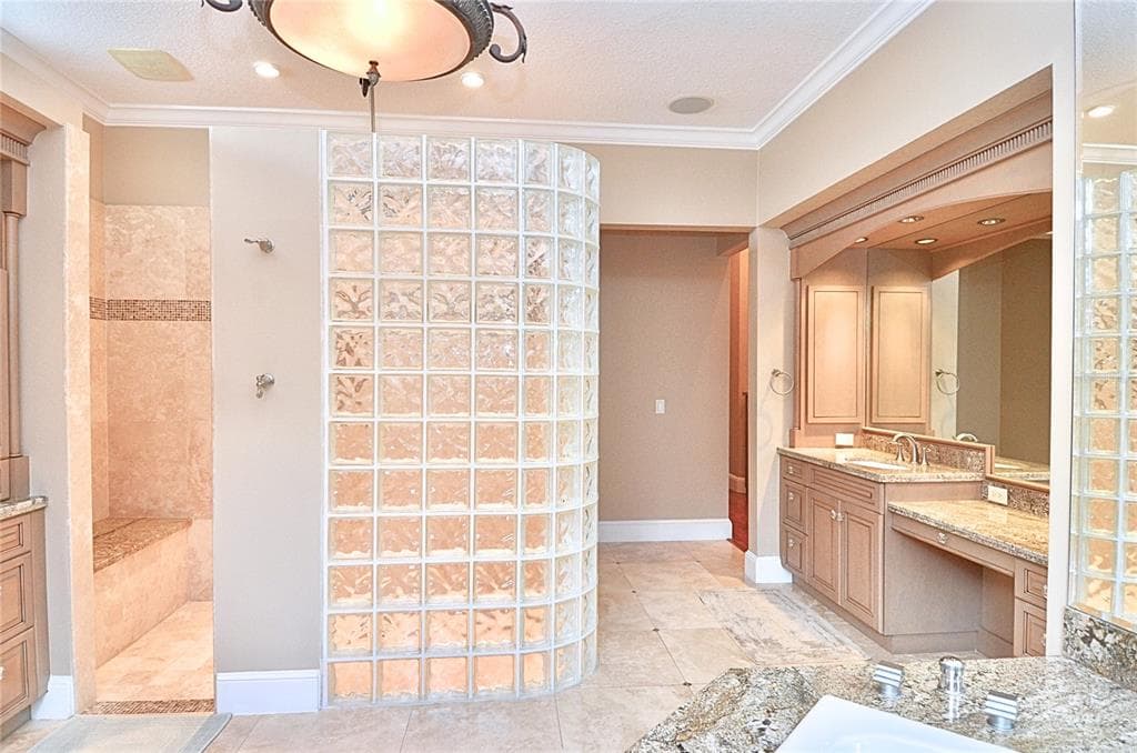 630 N RIVER ROAD photo 11