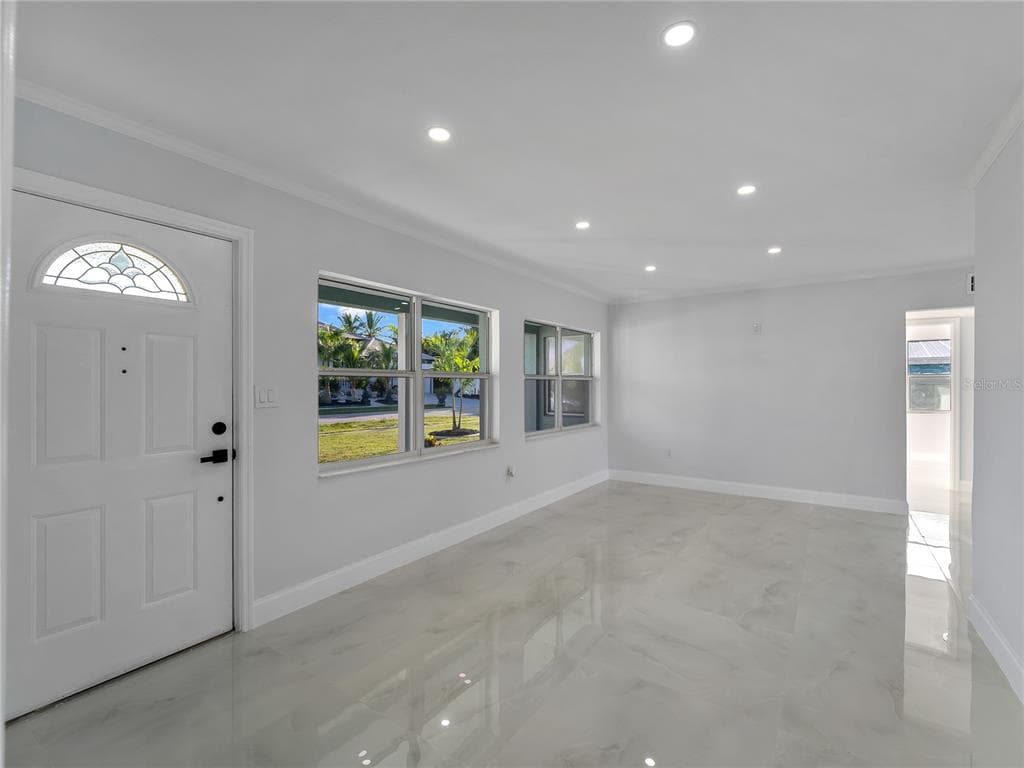 581 LINDLEY TERRACE photo 7