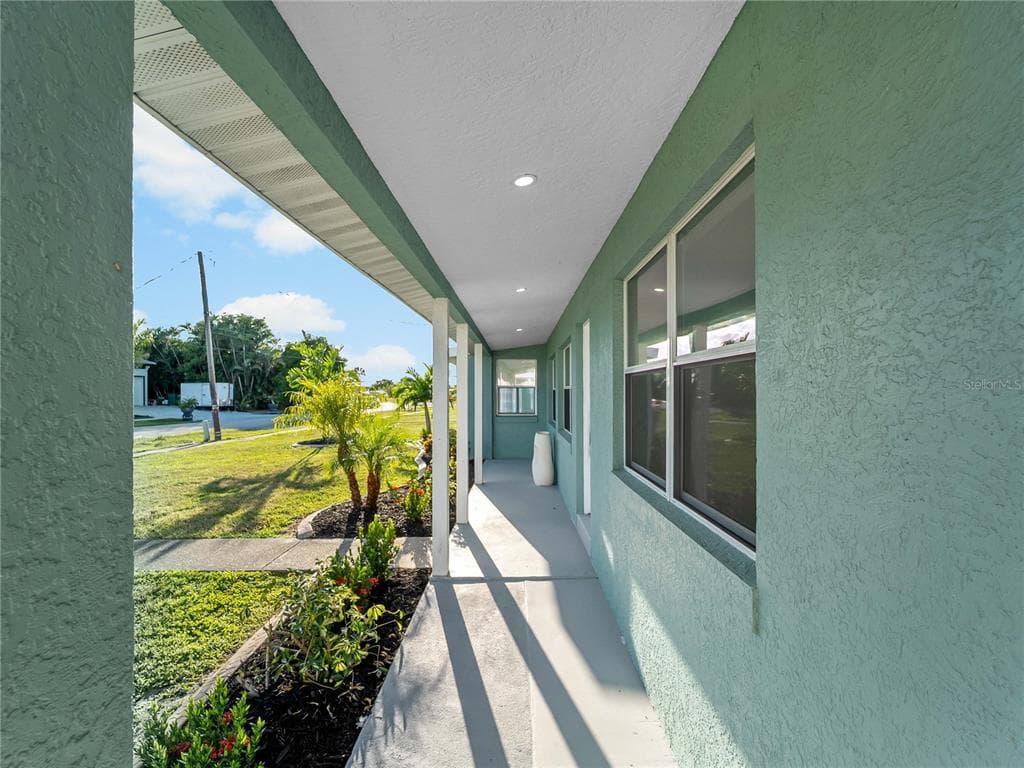 581 LINDLEY TERRACE photo 5