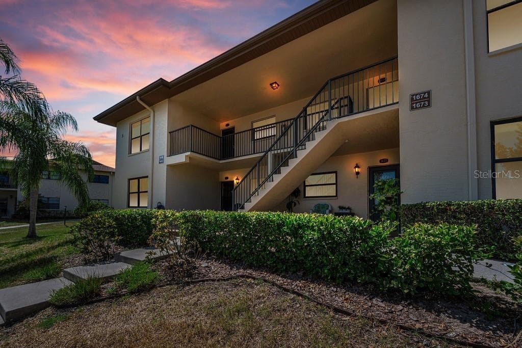 1673 SEASCAPE CIRCLE #102 2