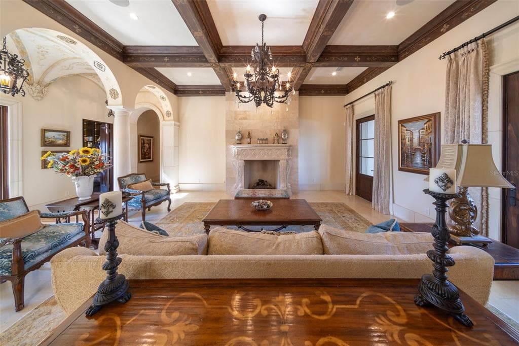 6119 GROSVENOR SHORE DRIVE photo 18