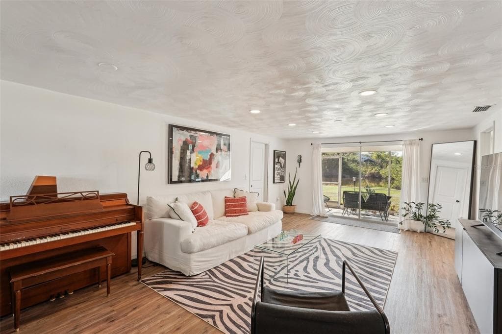 107 TEMPLE ROAD photo 3