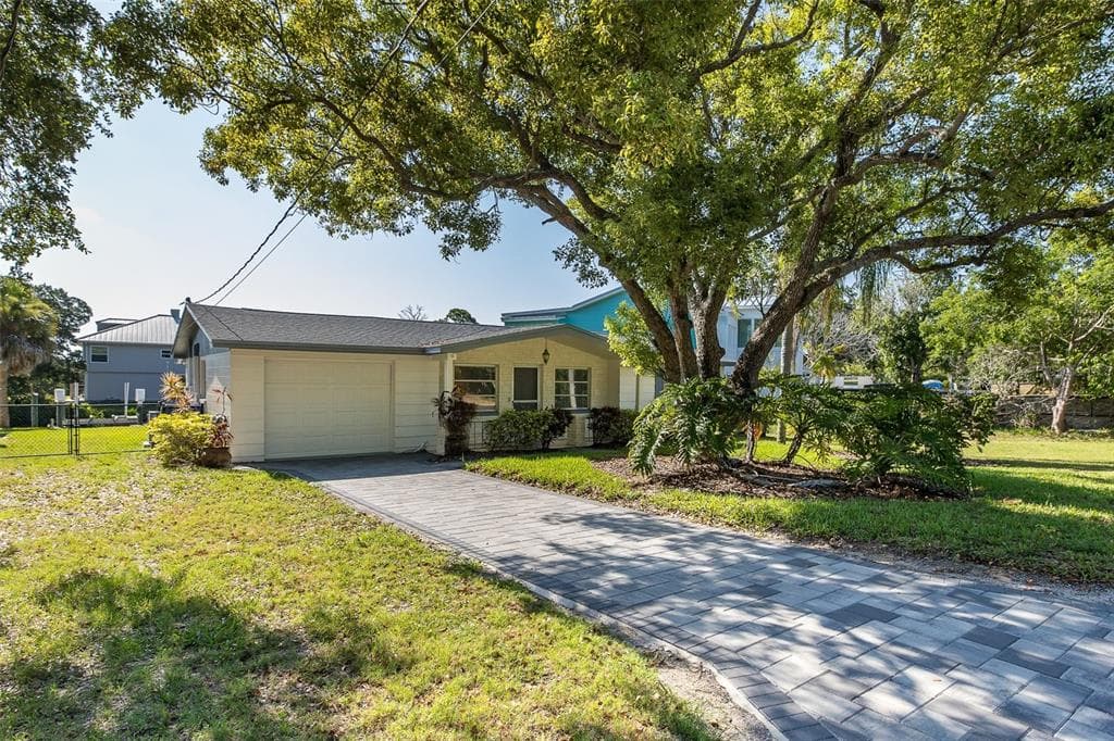 3318 PINEVIEW DRIVE photo 1
