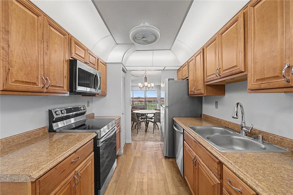 3300 COVE CAY DRIVE 7D photo 7
