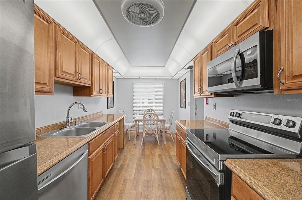 3300 COVE CAY DRIVE 7D photo 5