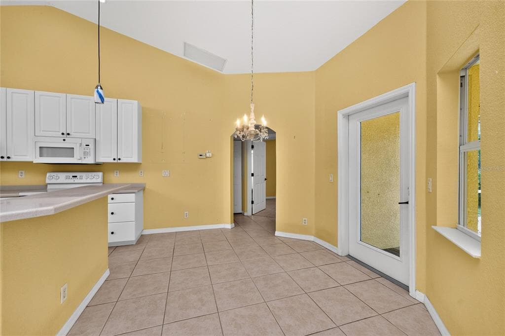 225 FAIRWAY ROAD photo 17