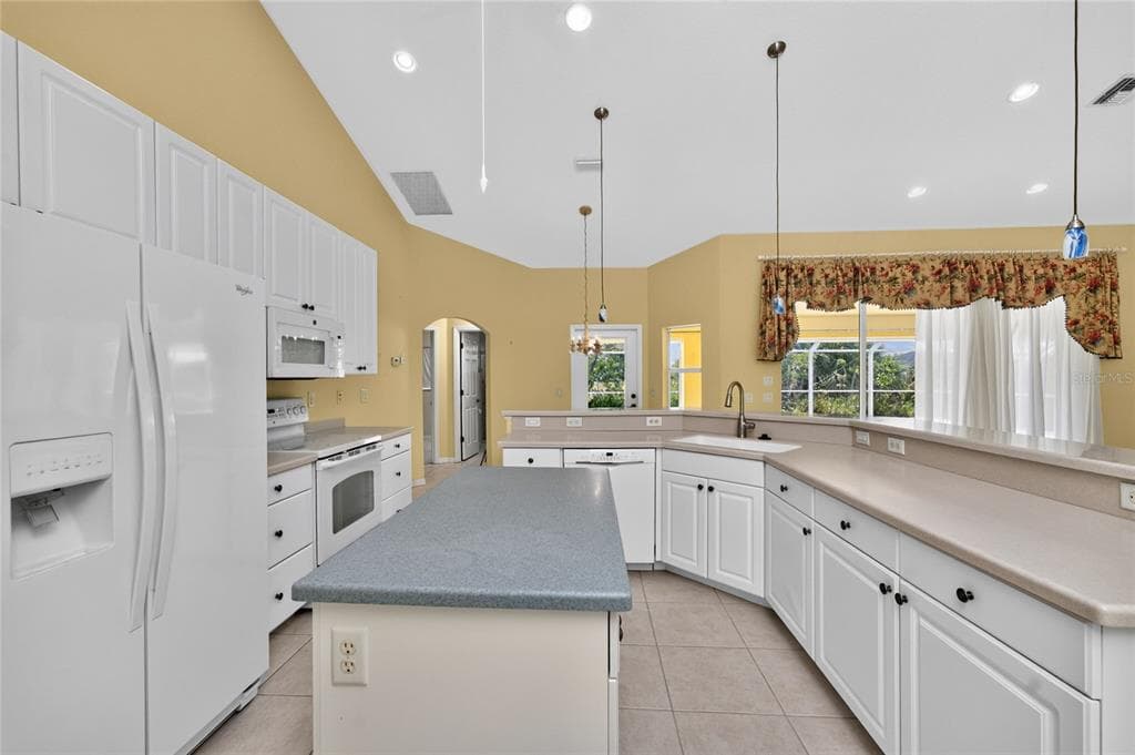 225 FAIRWAY ROAD photo 16