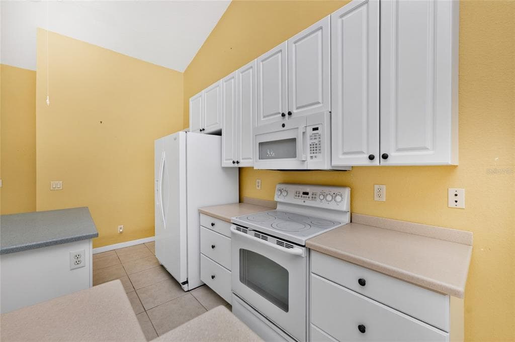 225 FAIRWAY ROAD photo 12