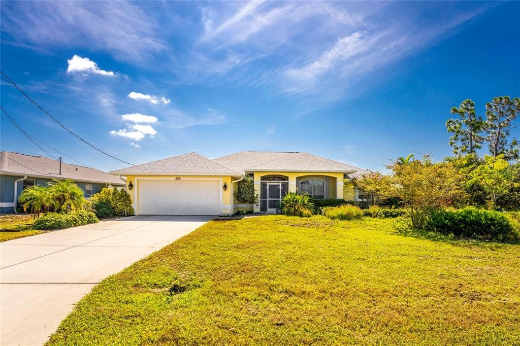 225 FAIRWAY ROAD photo 1