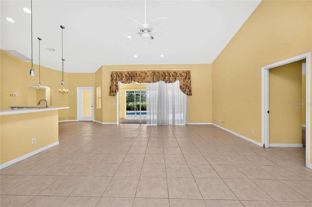 225 FAIRWAY ROAD photo 10