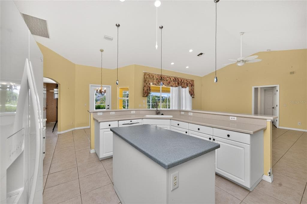 225 FAIRWAY ROAD photo 14