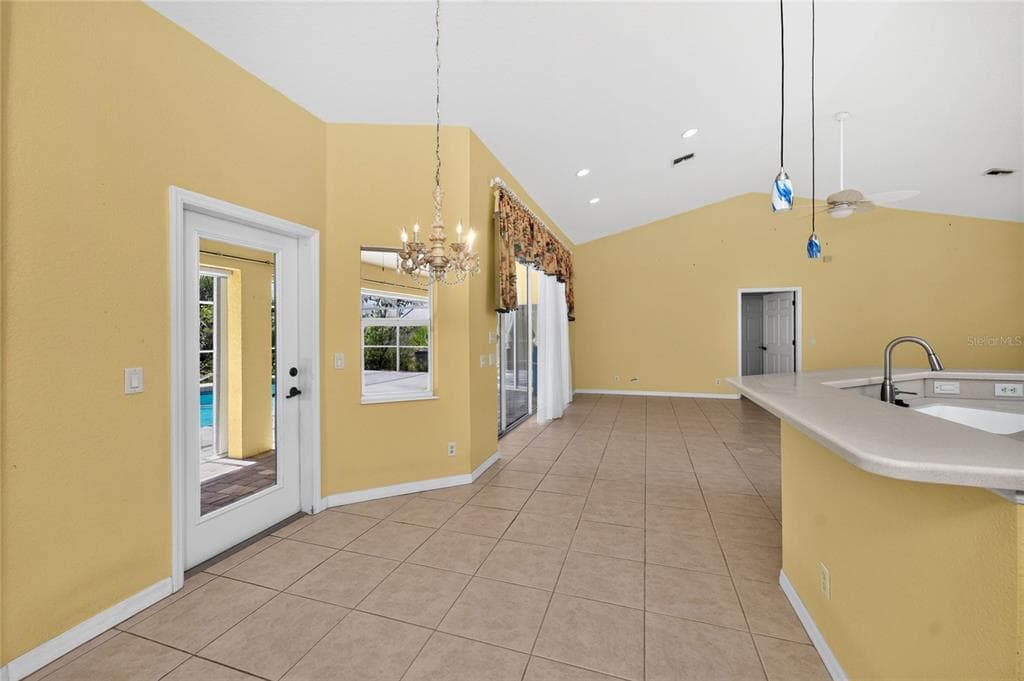 225 FAIRWAY ROAD photo 18