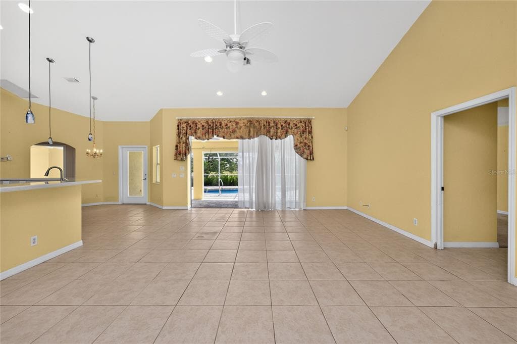 225 FAIRWAY ROAD photo 19