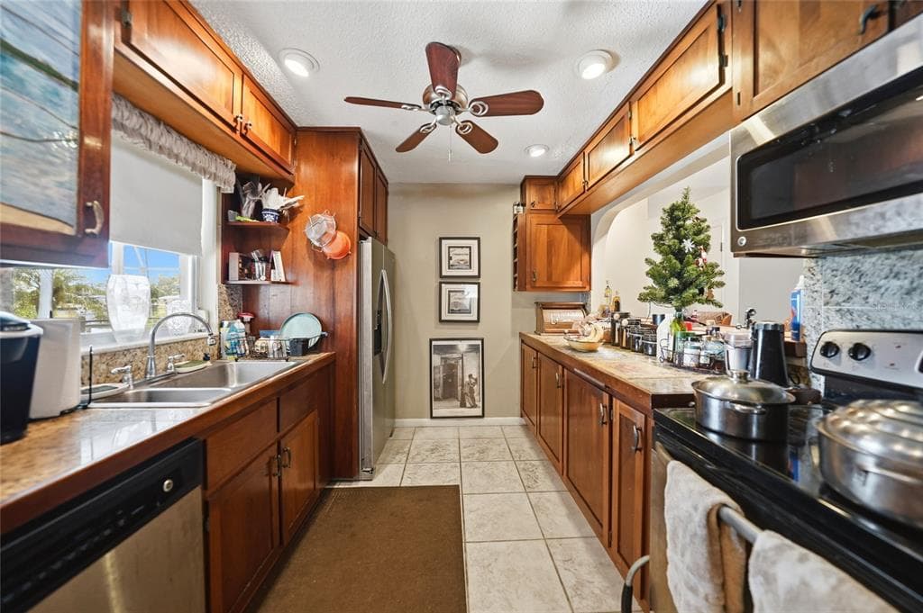 21078 EDGEWATER DRIVE photo 7