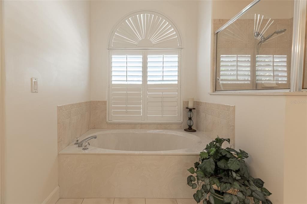 39 WELLSTREAM LANE photo 17