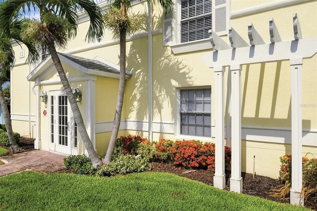 4725 COQUINA KEY DRIVE SE D photo 3
