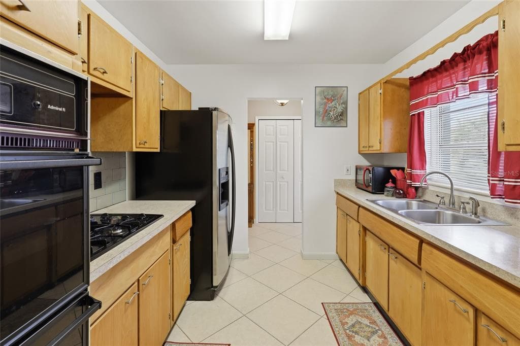 21444 HIGGS DRIVE photo 4