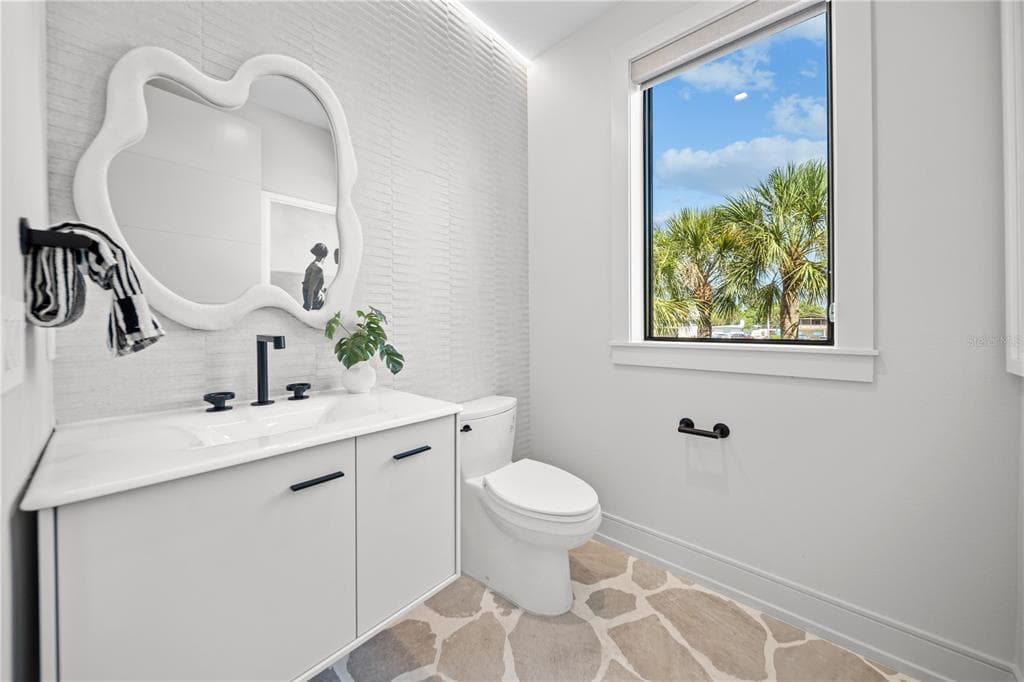 411 PALM AVENUE photo 23