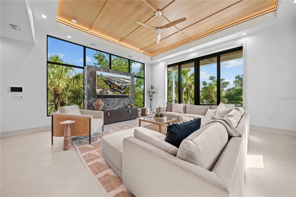 411 PALM AVENUE photo 9