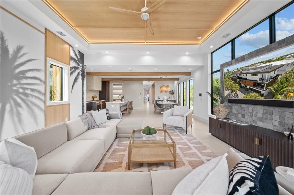 411 PALM AVENUE photo 11