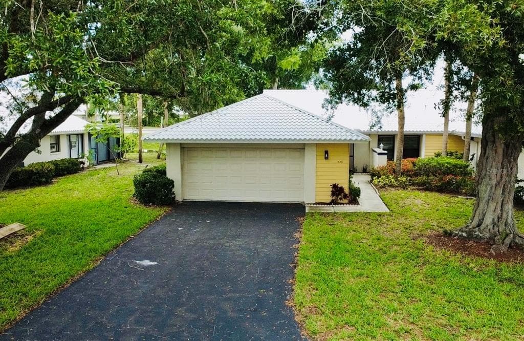 339 PEMBROKE LANE S 228 photo 1