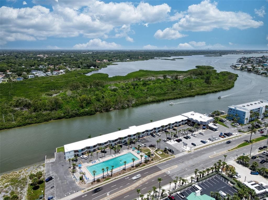 18399 GULF BOULEVARD 364 photo 21