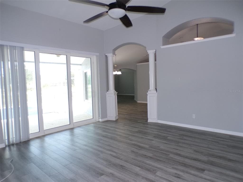1077 ROTONDA CIRCLE photo 2