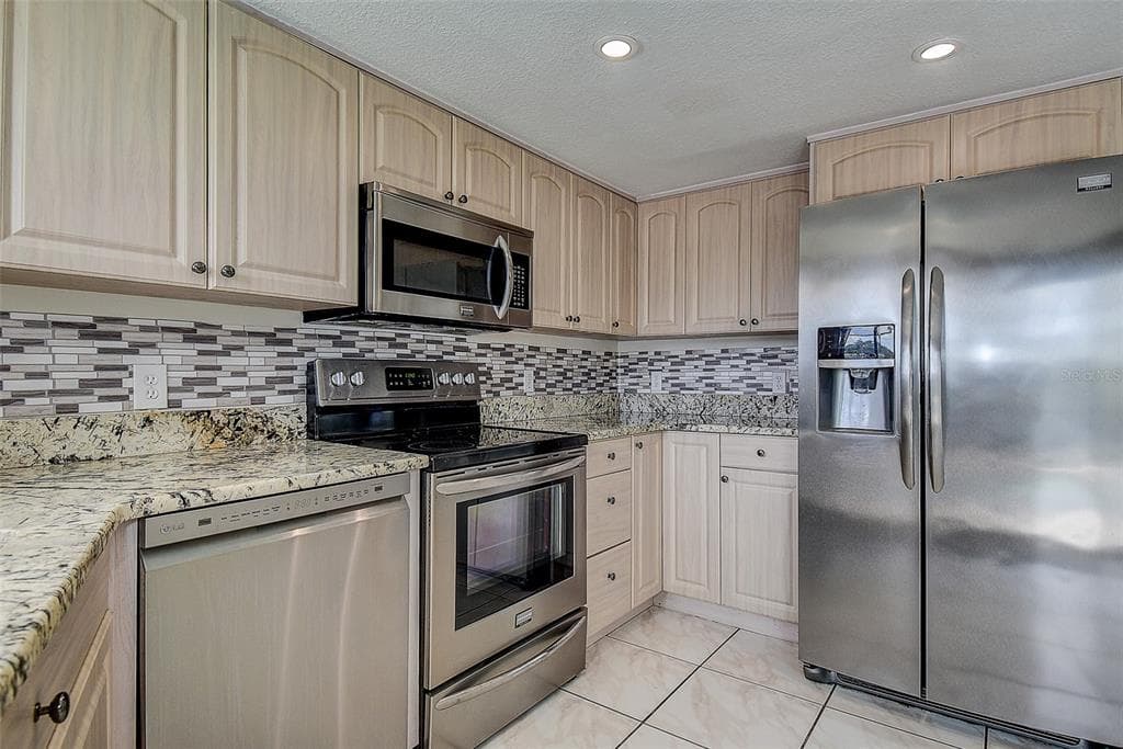 2876 LAKE VALENCIA BOULEVARD E photo 6