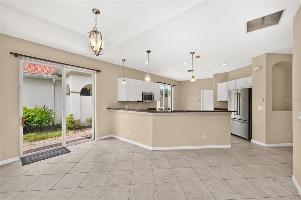 246 MESTRE PLACE photo 12