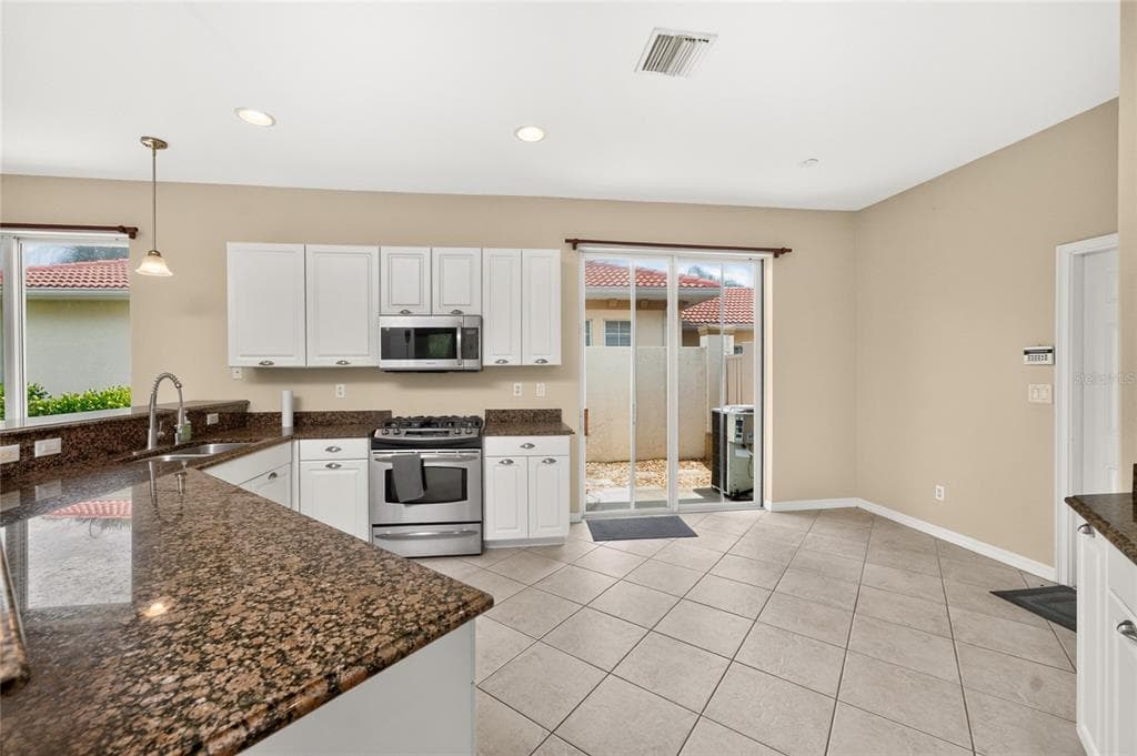 246 MESTRE PLACE photo 14
